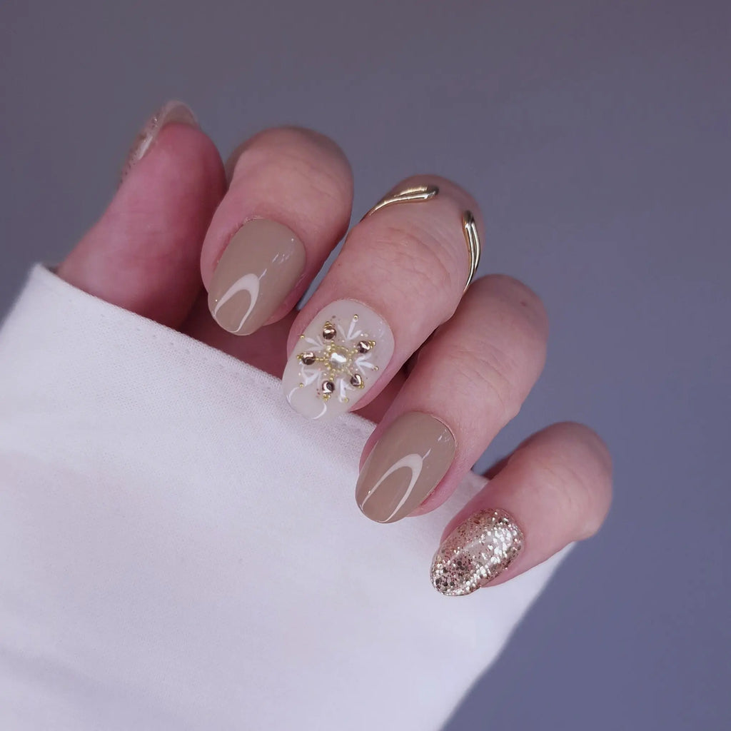 Coffret Pres On Nails Noël 2025 - Édition Limitée ( 2 kits, 4 poses possibles) Lourya Studio