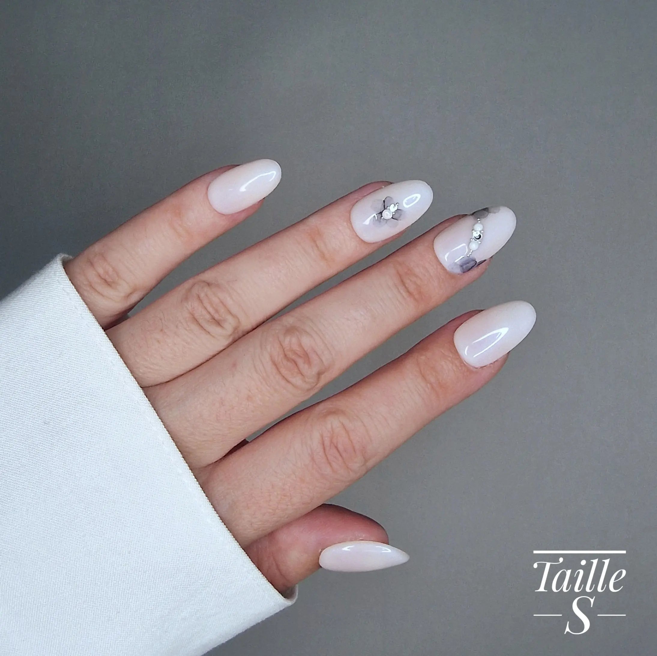 Pearline -Press On Nails - (Rond) Lourya Studio