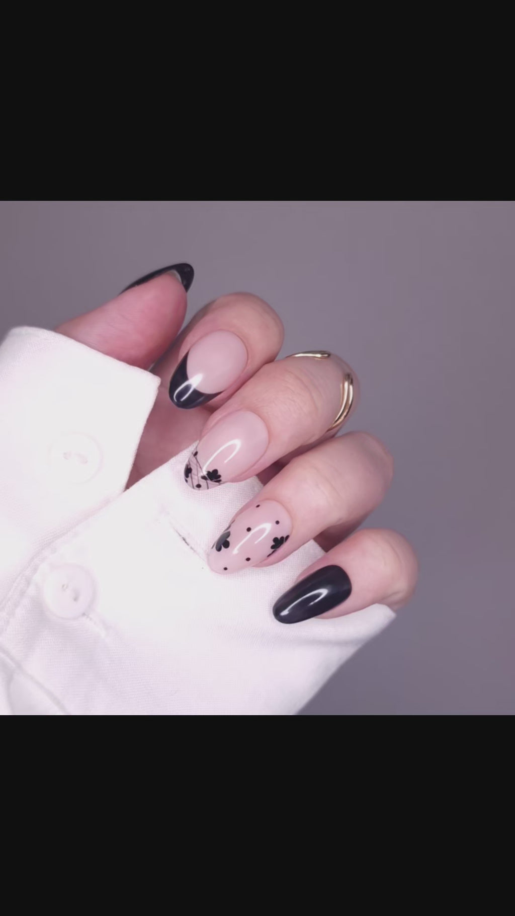 Dark Hibiscus - Press On Nails